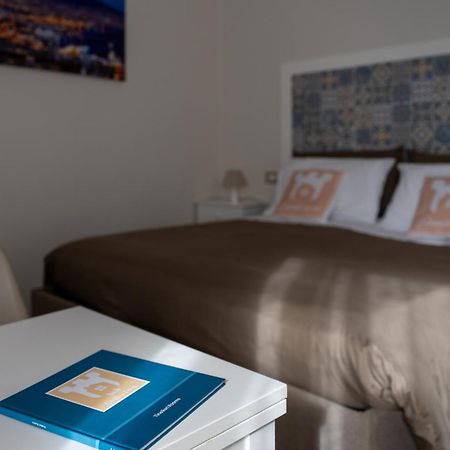 Tinellari Rooms เนเปิลส์ ภายนอก รูปภาพ