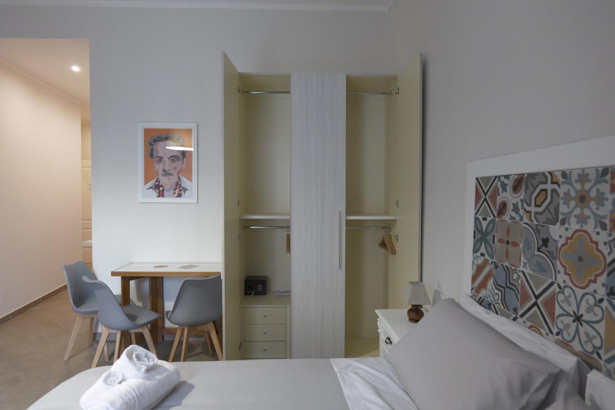 Tinellari Rooms เนเปิลส์ ภายนอก รูปภาพ